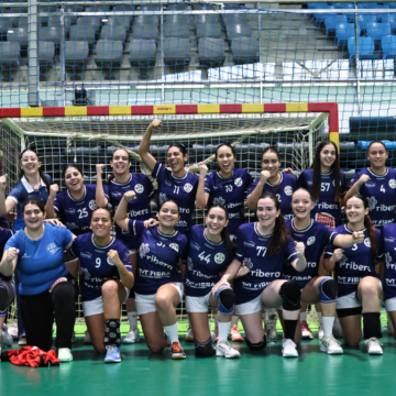 El equipo posa tras la vict oria. Foto Raúl Ruíz(1)