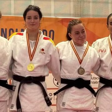 VA-3483-judo-club-nozomi-autonomico.jpg Judokas del Judo Club Nozomi de Torrevieja tras conseguir una plata y dos bronces en el Campeonato Autonómico Absoluto.