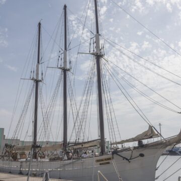 El pailebote Pascual Flores regresa al puerto de Torrevieja tras su gira por Europa.