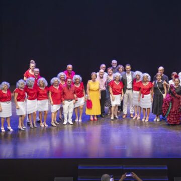 va-3484-dia-personas-mayores-torrevieja.jpg Gala artística del Día Internacional de las Personas Mayores celebrada en el Teatro Municipal de Torrevieja.