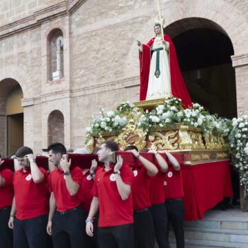 Procesión extraordinaria por el 75 aniversario de San Juan Evangelista en Torrevieja.