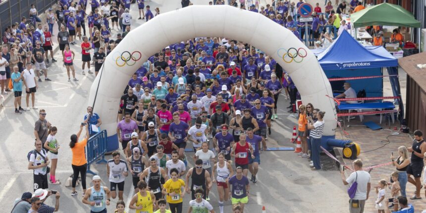 va-3484-carrera-solidaria-afa-torrevieja.jpg Participantes en la XI Carrera-Marcha Solidaria de AFA Torrevieja a favor de las personas con Alzheimer.