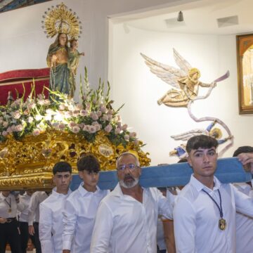 va-3484-virgen-rosario-la-mata.jpg La Virgen del Rosario durante las fiestas patronales de La Mata 2026.