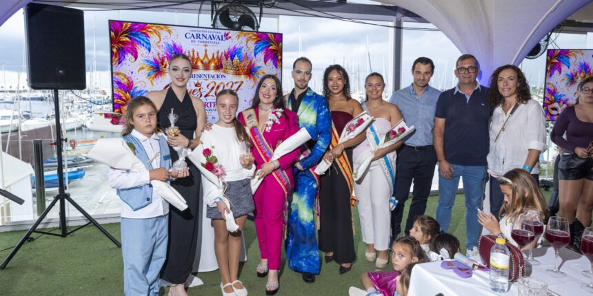VA-3486-reyes-carnaval-torrevieja-2027.jpg Presentación de los nuevos reyes del Carnaval de Torrevieja 2027 y del cartel anunciador.