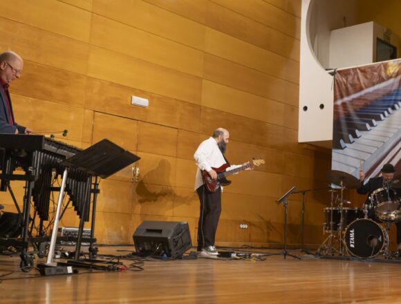 VA-3487-power-of-three-jazz-palacio-musica-torrevieja.jpg Actuación del trío de jazz Power of Three en el Palacio de la Música de Torrevieja durante el ciclo Los viernes del Palacio.
