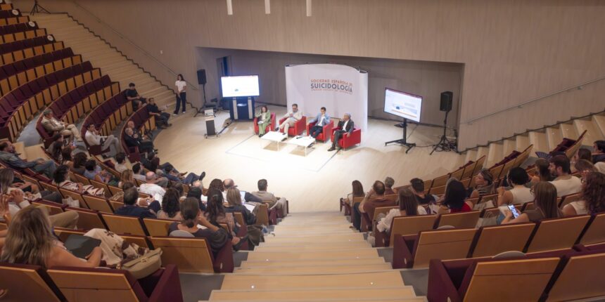 VA-3483-congreso-nacional-suicidologia-torrevieja.jpg Profesionales participantes en el V Congreso Nacional de Suicidología celebrado en Torrevieja.
