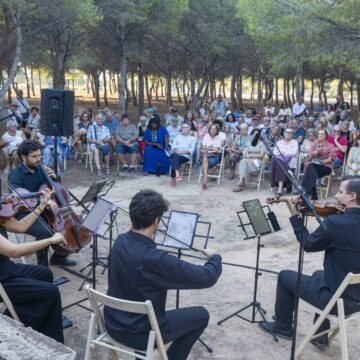 Cuarteto de Cuerdas de la Orquesta Sinfónica de Torrevieja durante el concierto en el Parque Eduardo Gil Rebollo de La Mata.
