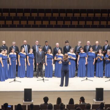 Coros participantes en el Encuentro Coral Internacional Ciudad de Torrevieja en el Auditorio.