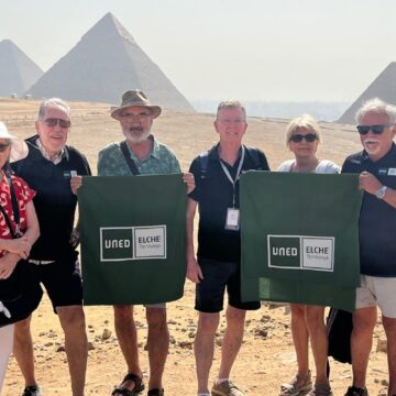 Alumnado de la UNED Torrevieja en una actividad relacionada con el curso sobre el Antiguo Egipto.