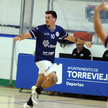 va-3485-balonmano-mare-nostrum-leganes-torrevieja.jpg Jugadores del Balonmano Mare Nostrum Torrevieja durante el partido frente al Jeovent Balonmano Leganés en el Pabellón Cecilio Gallego.