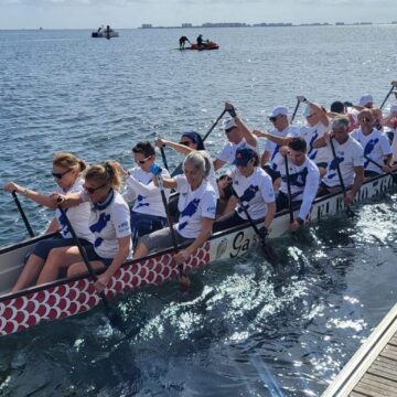 Equipo de Dragon Boat del Real Club Náutico de Torrevieja, medalla de plata en el Memorial Jan Collins de San Pedro del Pinatar.
