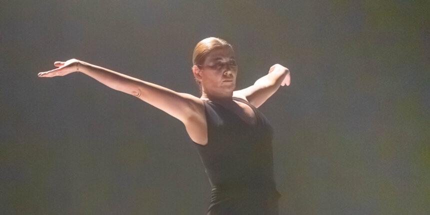 Sara Baras durante el espectáculo “Infinita” en el Teatro Municipal de Torrevieja.
