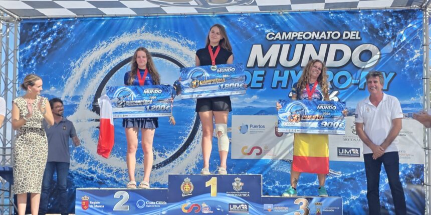 VA-3483-elena-vera-hydrofly-mundial.jpg Elena Vera Gullón, deportista torrevejense y medalla de bronce en el Campeonato del Mundo de Hydrofly.