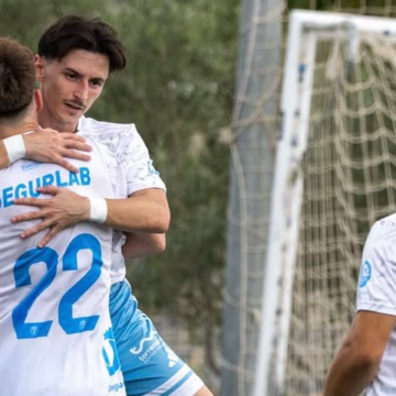 VA-3486-sc-torrevieja-levante-bunol-futbol.jpg Encuentro de fútbol entre el SC Torrevieja CF y el Levante en la Ciudad Deportiva de Buñol.