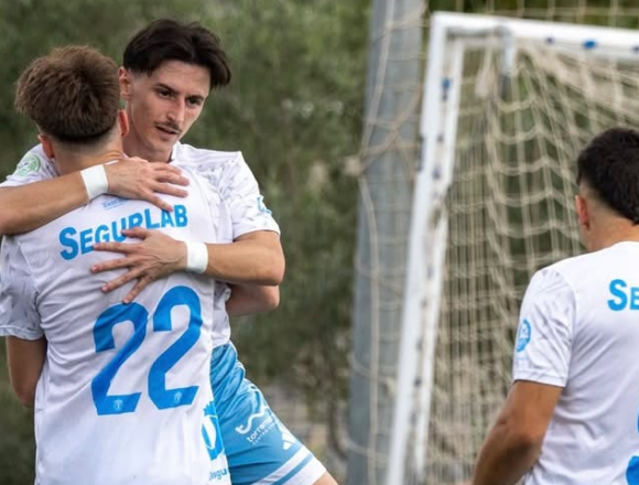 VA-3486-sc-torrevieja-levante-bunol-futbol.jpg Encuentro de fútbol entre el SC Torrevieja CF y el Levante en la Ciudad Deportiva de Buñol.