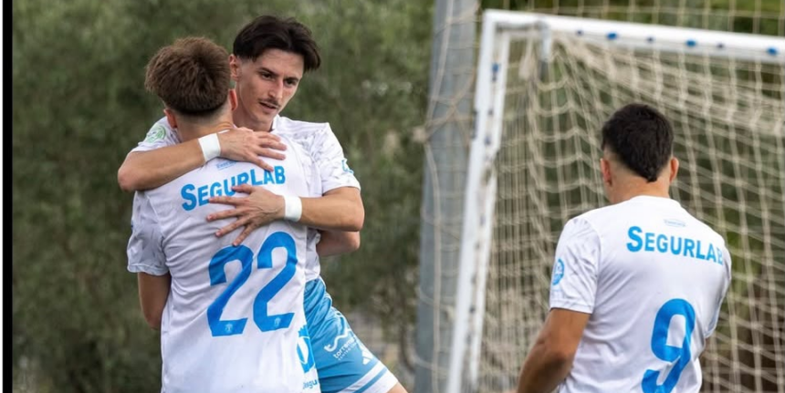 VA-3486-sc-torrevieja-levante-bunol-futbol.jpg Encuentro de fútbol entre el SC Torrevieja CF y el Levante en la Ciudad Deportiva de Buñol.