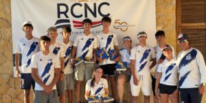 Deportistas del Real Club Náutico de Torrevieja en competiciones de vela y Dragon Boat.