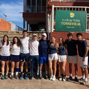 Equipo del Club de Tenis Torrevieja que consiguió la victoria por 5-2 ante el CT Saladar en la Copa Federación.